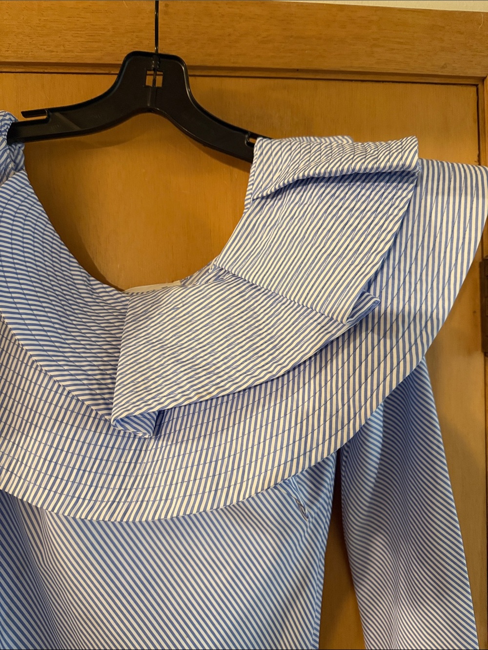Luxe Stylekeepers Women’s Striped Ruffle Off-Shoulder Top Nautical Blue Medium - Picture 3 of 10